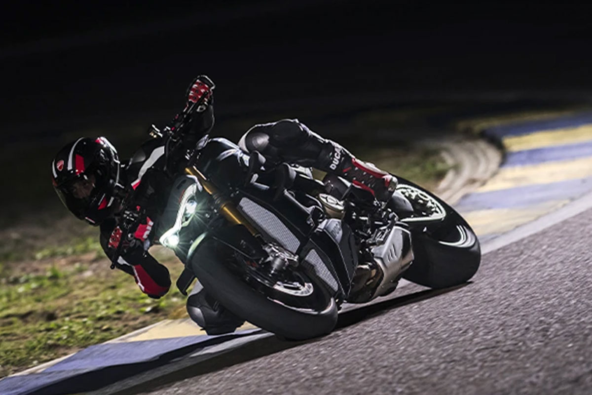 2024 Ducati Streetfighter V4 Image 02