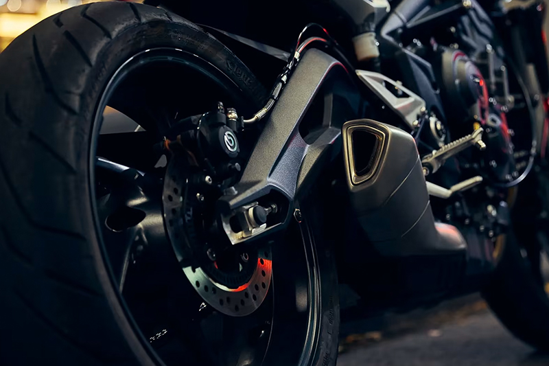2024 Triumph Street Triple 765 R Image 01