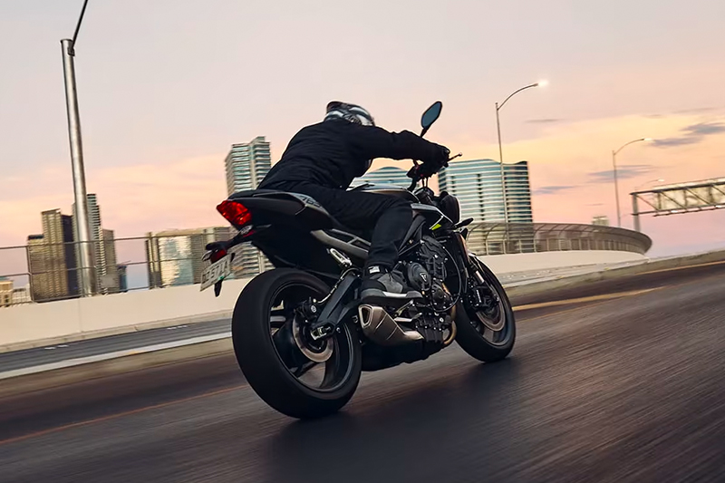 2024 Triumph Street Triple 765 R Image 03