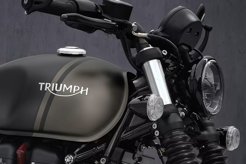 2024 Triumph Bonneville Bobber Image 02