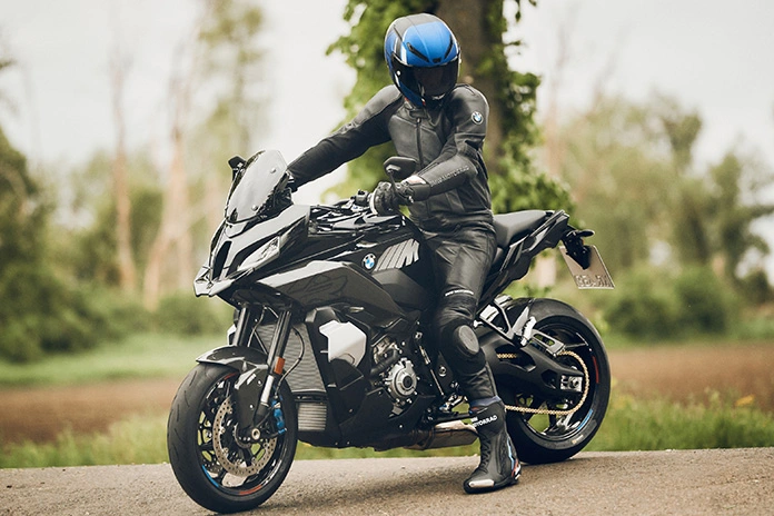 2024 BMW M 1000 XR Image 02