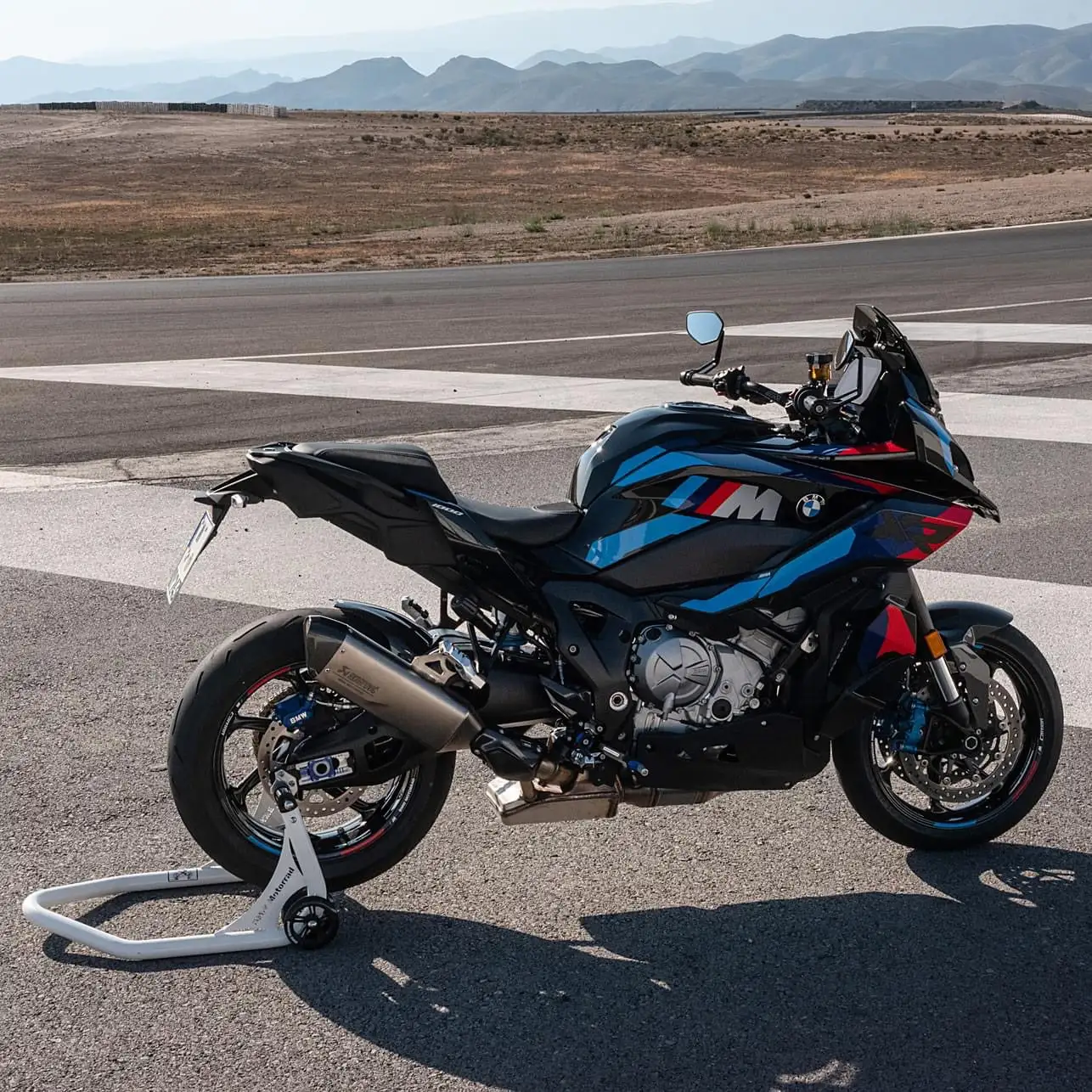2024 BMW M 1000 XR Image 05