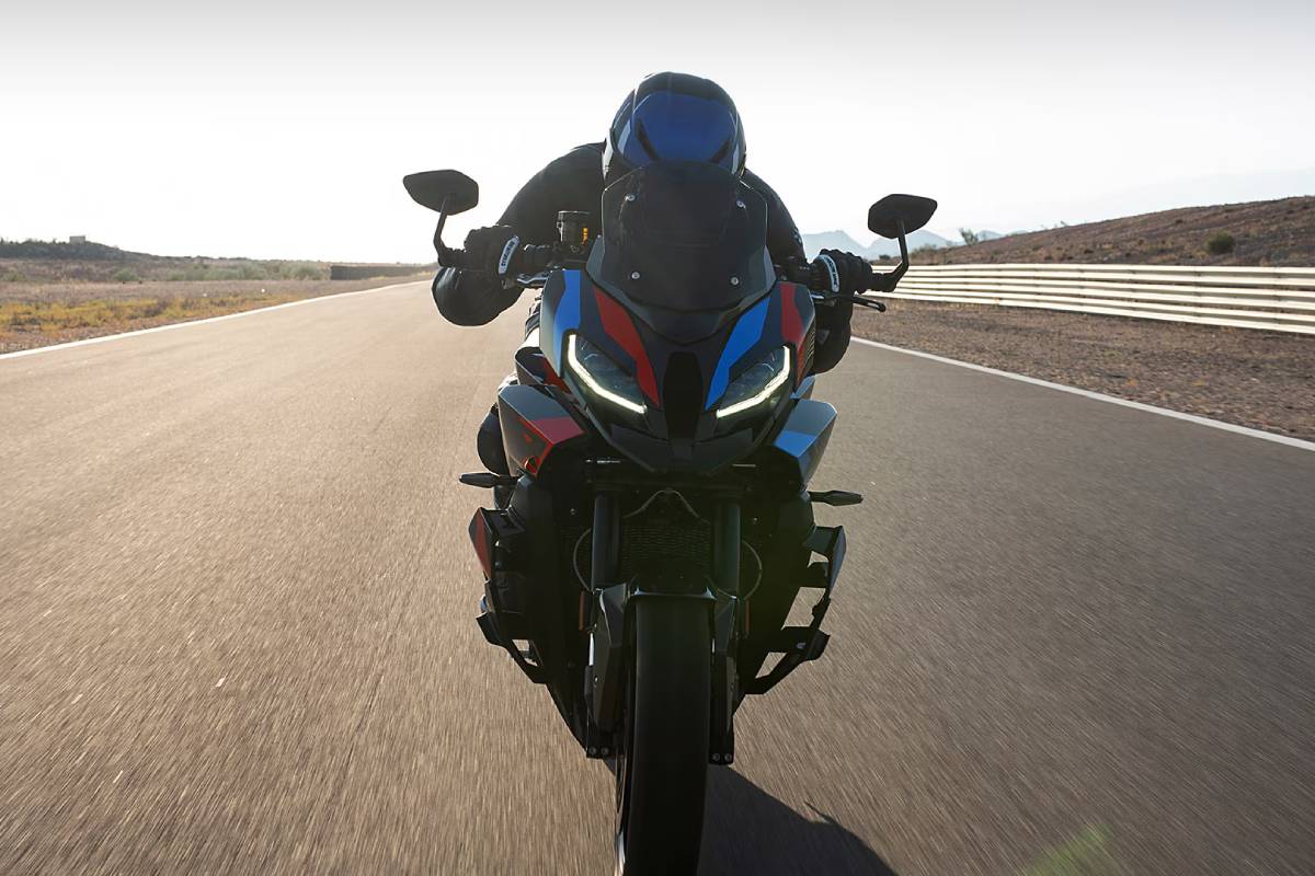 2026 BMW M 1000 XR