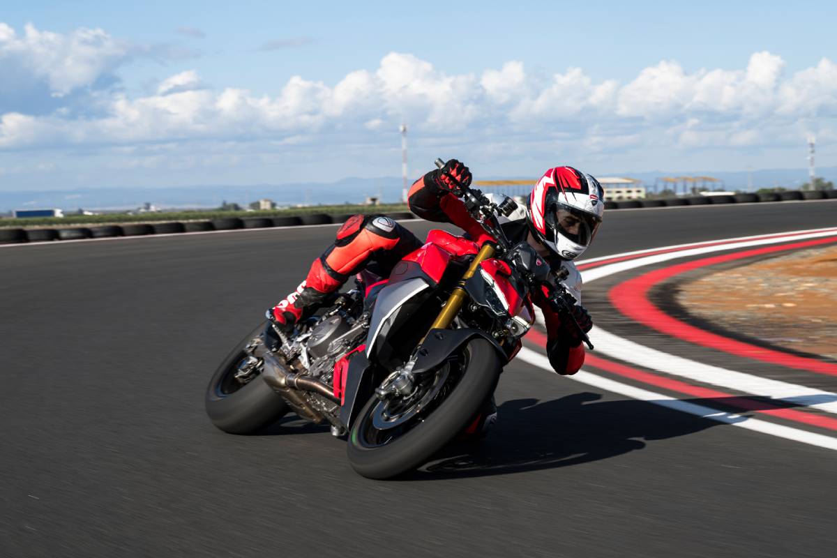 2026 Ducati Streetfighter V2
