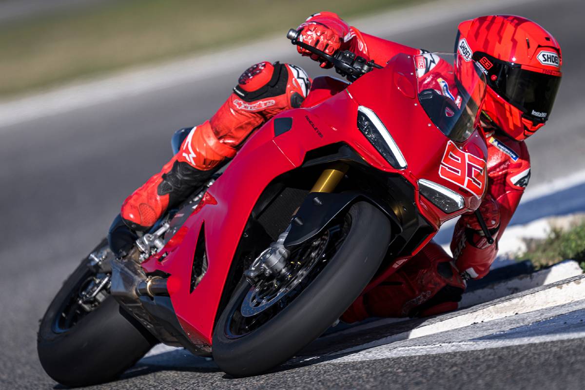 2026 Ducati PANIGALE V2 896 (1)